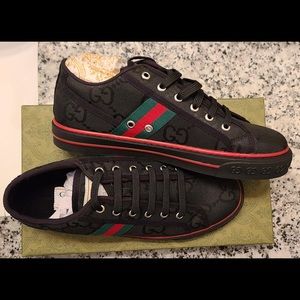 Gucci shoes new size 41 (8) men females can wear as well